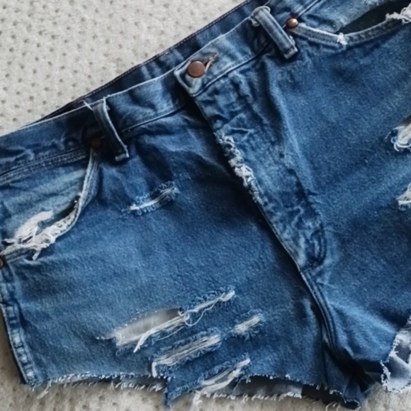 90's Vintage Wrangler High Waist Cut- Off Denim Cheeky Jean Shorts - Picture 12 of 15